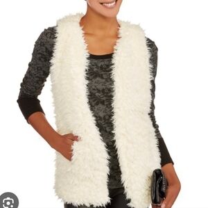 Elegant Women's Cream Faux Fur Vest